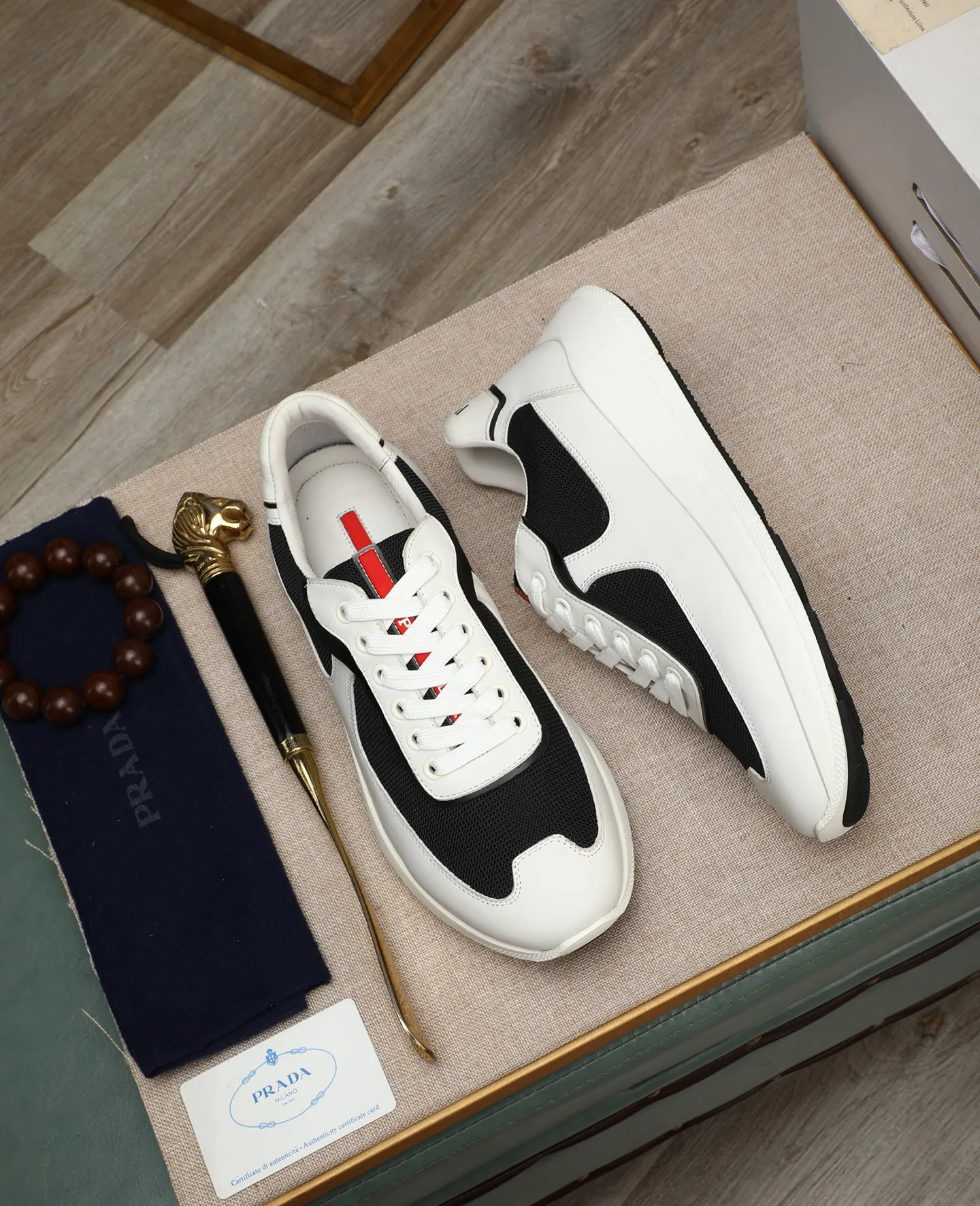 Men's shoes 💰600 Top quality New hot models on the official website, timeless for a century, 🆘 Trendy brand (Prada) mainly promotes hot models, avant-garde and versatile fashion men's shoes private version molding, cowhide surface splicing 1:1 oil edge treatment... fashionable and simple, original imported cowhide lining cowhide feet; the atmosphere and personality are more fashionable, eye-catching and pursuing class, it will subvert the old idea and be a must-have for fashion trendsetters with you! Must keep it for yourself! High-end comfort, high-end quality workmanship. Size: 38-44 Various colors available. full package